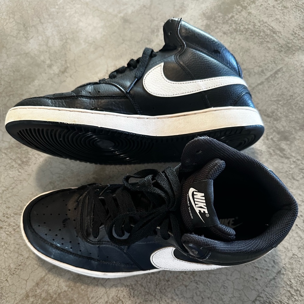 Nike Black and White Athletic Shoes